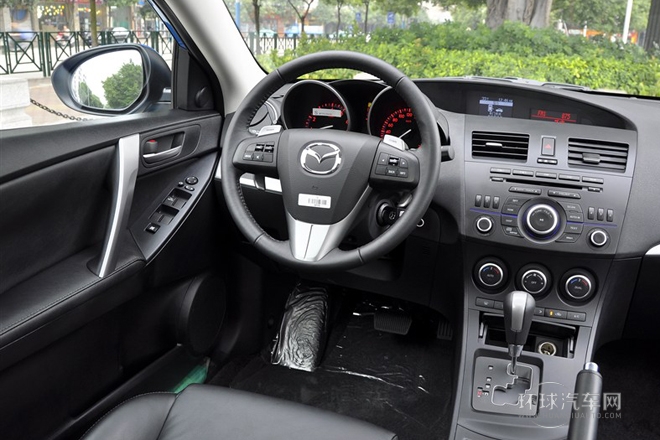 2012款 两厢 2.0L 自动豪华型