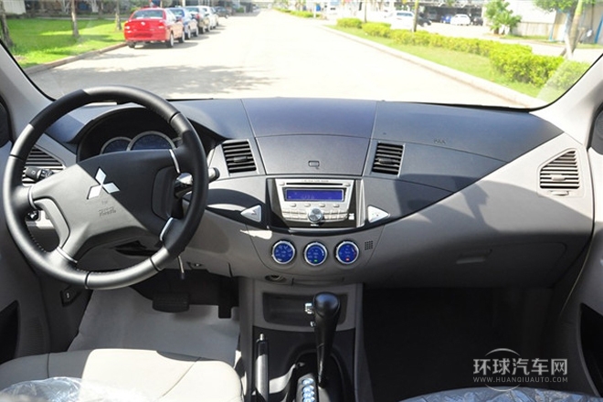 2011款 2.0L 自动挡豪华型