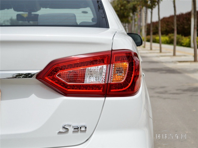 2014款 1.5L 手动智驱感恩版