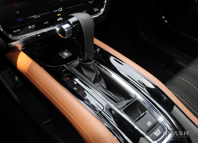 2015款 1.8L CVT两驱豪华型