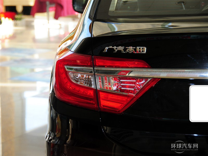2015款 1.8L 自动豪华版