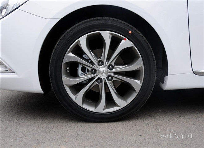 2014款 2.0L 自动尊贵版