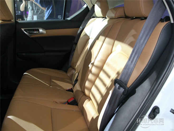 2014款 200h 1.8L 自动 领先版（单色）