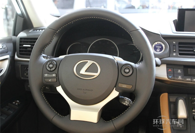 2014款 200h 1.8L 自动 领先版（单色）