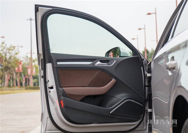 2015款 Limousine 40 TFSI 自动豪华型