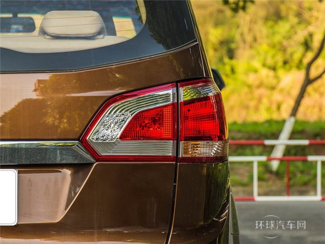 2015款 1.8L 手动豪华导航ESP版 7座
