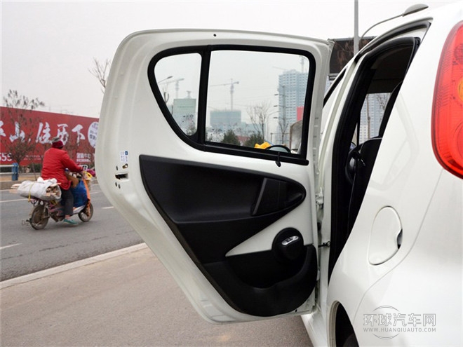 2015款 1.0L AMT 悦酷型