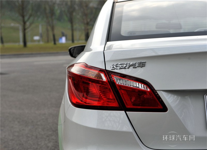 2015款 1.6L 自动尊贵型