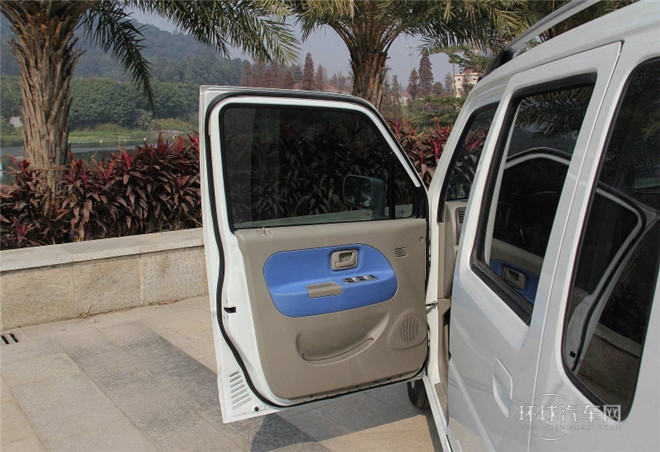 2015款 1.0L 手动舒适型