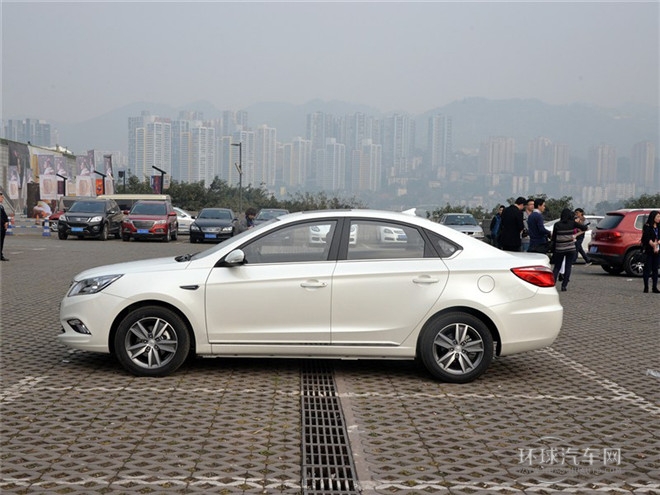 2015款 1.6L 自动旗舰型