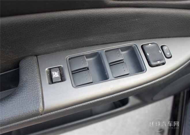 2015款 2.0L 自动豪华型