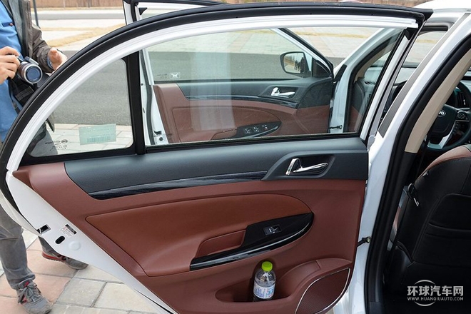 2015款 1.5L 自动旗舰型