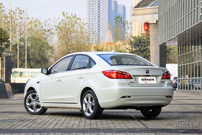 2015款 1.5T 自动运动尊贵型