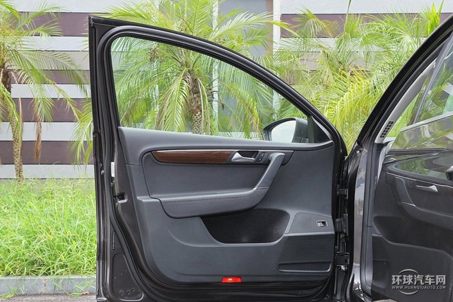2015款 改款 1.8TSI 尊贵型