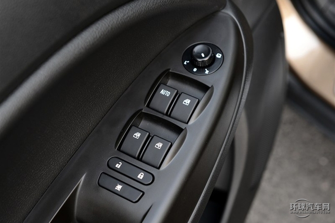 2015款 1.8L 自动尊贵型