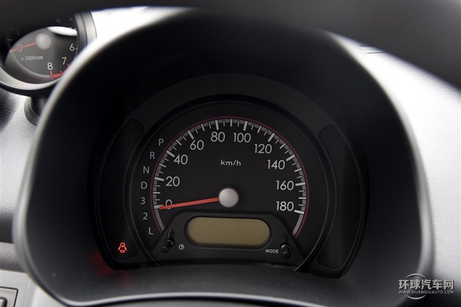 2015款 1.0L 自动限定型