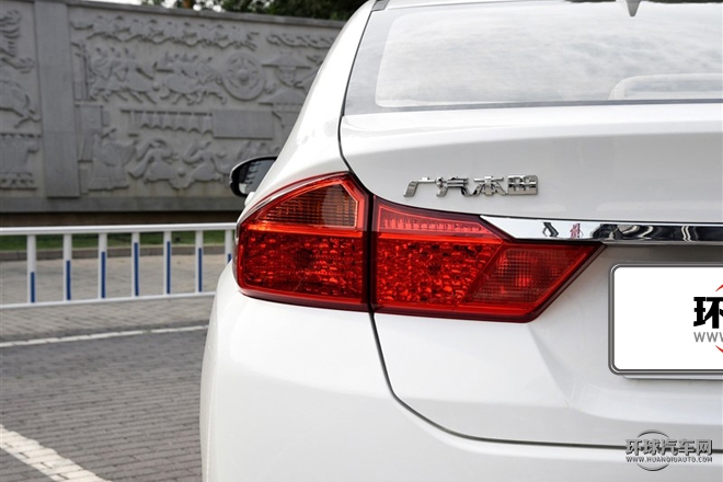 2015款 1.5L CVT豪华版