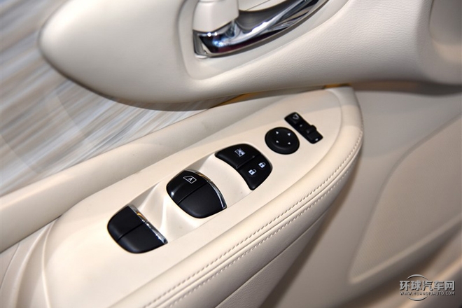 2015款 2.5L XV RES Plus 两驱豪雅版