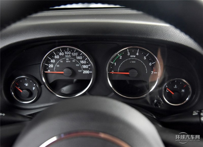2015款 3.0L 四门舒享版 Sahara