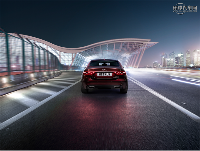 2016款 XF 2.0T 两驱R-Sport运动版