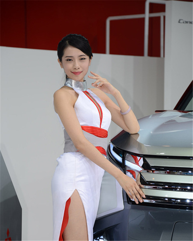吐槽那些年车模们的雷人造型